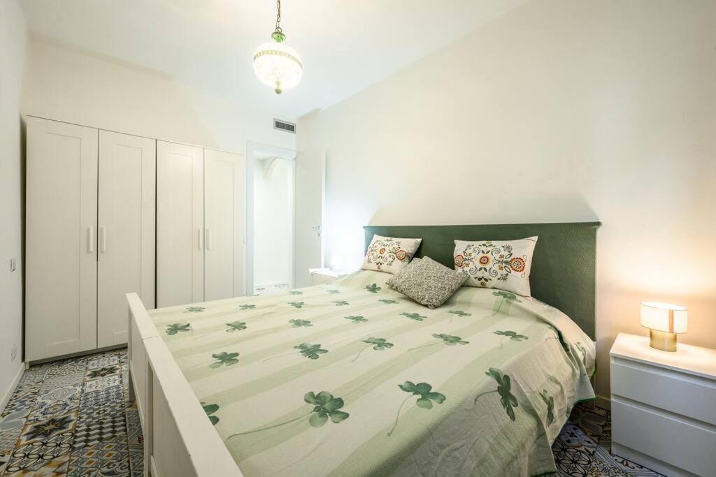 Le Finestre Sul Borgo 2 Appartement Parma Buitenkant foto